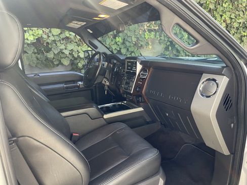 Used 2015 Ford F250 Lariat w/ Lariat Interior Package AWD/4WD image 18