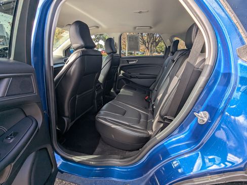 Used 2022 Ford Edge Titanium image 11