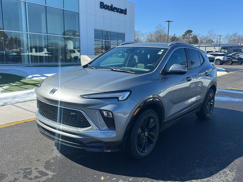 Used 2024 Buick Encore GX Sport Touring image 1