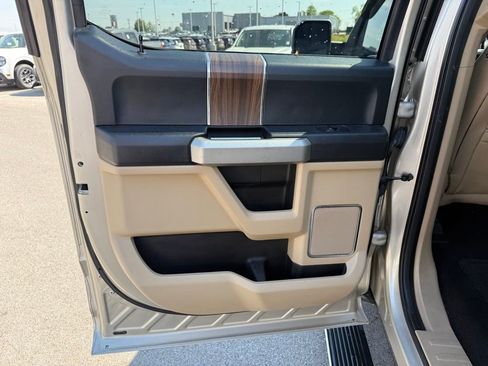 Used 2017 Ford F150 Lariat w/ Equipment Group 502A Luxury AWD/4WD image 10