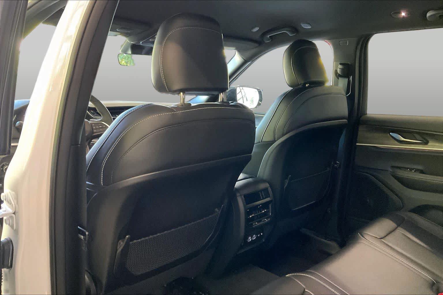 Used 2025 Jeep Grand Cherokee Limited AWD/4WD image 21