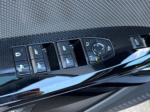 Certified 2024 BMW i7 xDrive60 w/ Premium Package AWD/4WD image 13