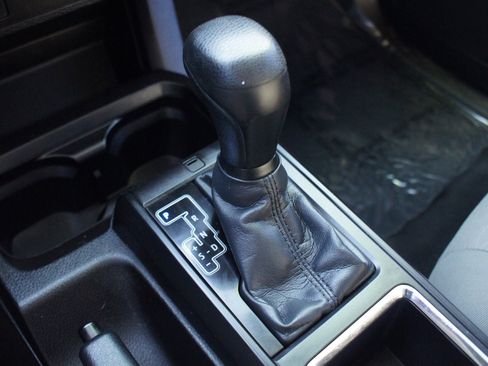 Used 2016 Toyota Tacoma SR w/ SR Convenience Package image 8