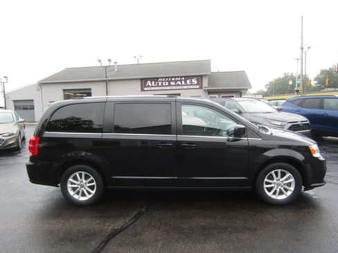 Used 2018 Dodge Grand Caravan SXT w/ Rear Park Assist Package image 2