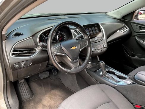 Used 2017 Chevrolet Malibu LT FWD image 17