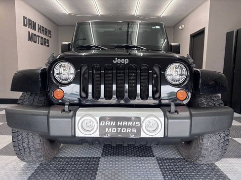 Used 2013 Jeep Wrangler Unlimited Sahara w/ Dual Top Group AWD/4WD image 3