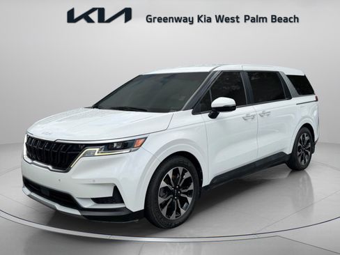 Used 2023 Kia Carnival EX FWD image 3
