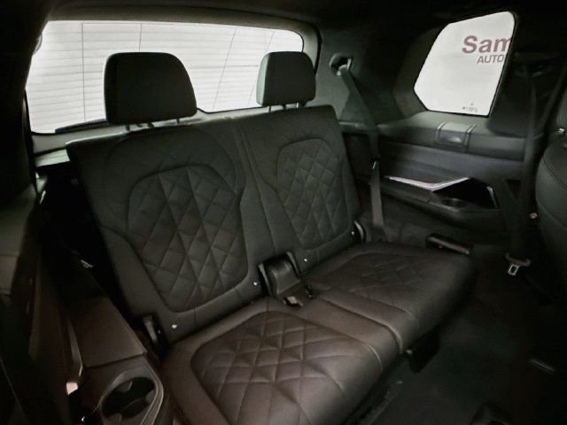 Used 2025 BMW X7 xDrive40i w/ M Sport Package AWD/4WD image 28