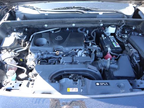Used 2021 Toyota RAV4 LE w/ Carpet Mat Package (TMS) FWD image 13