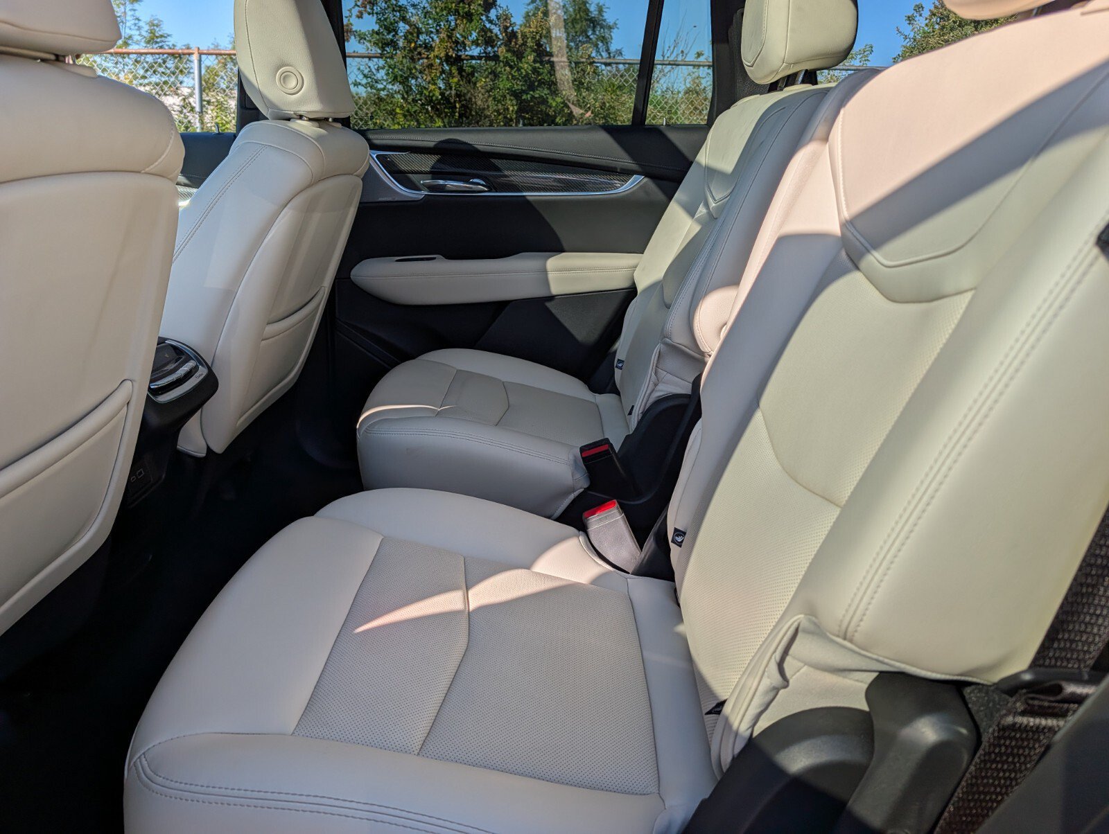 Used 2023 Cadillac XT6 Sport w/ Technology Package AWD/4WD image 30
