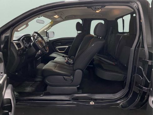 Used 2018 Nissan Titan SV image 21