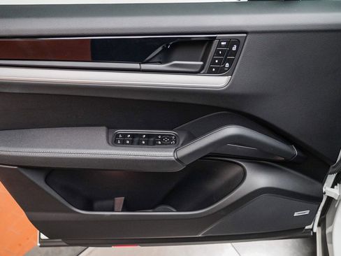 Certified 2025 Porsche Cayenne image 25
