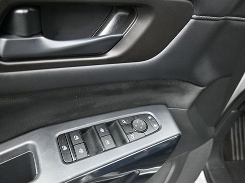 Certified 2024 Nissan Pathfinder SV FWD image 11