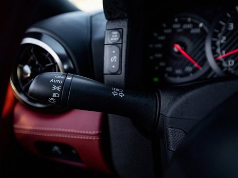 Used 2020 Nissan GT-R Premium w/ Premium Interior Package image 35