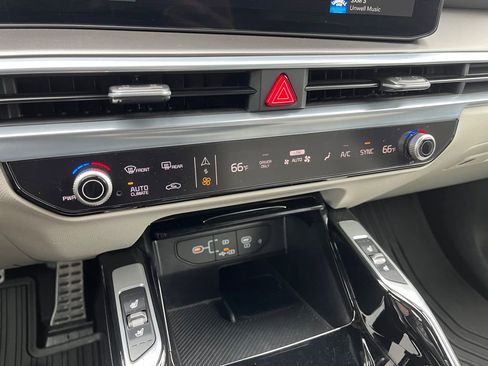 Certified 2025 Kia Sorento SX Prestige image 25