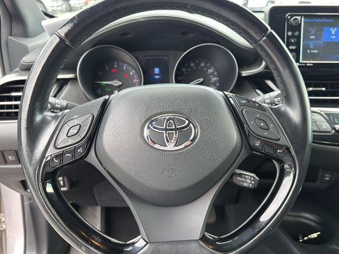 Used 2018 Toyota C-HR XLE FWD image 19