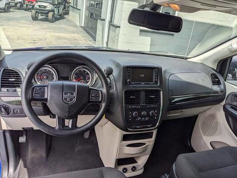 Used 2020 Dodge Grand Caravan SE w/ UConnect Hands-Free Group FWD image 12
