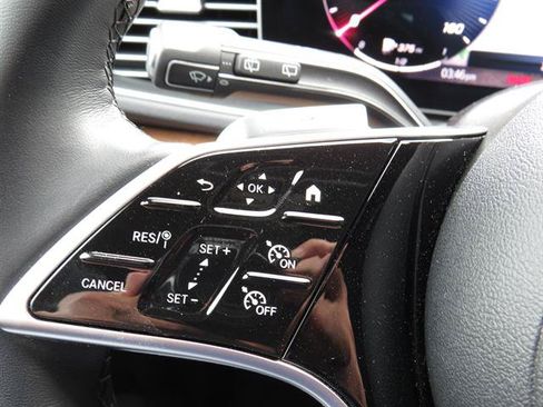 Used 2025 Mercedes-Benz GLE 350 4MATIC w/ Winter Package image 11