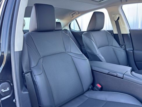 Used 2022 Lexus ES 300h w/ Premium Package image 39