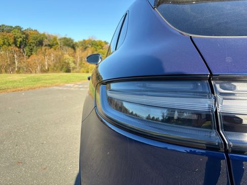 Certified 2025 Porsche Macan image 14