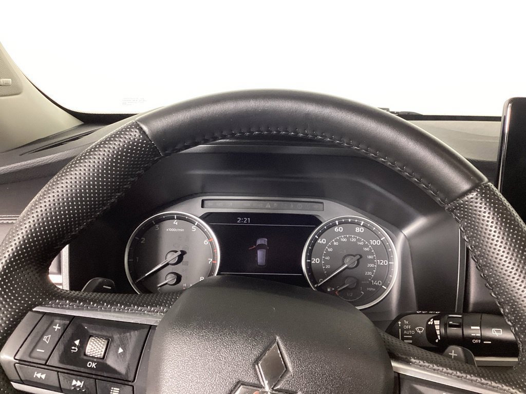 Used 2025 Mitsubishi Outlander SE AWD/4WD image 13