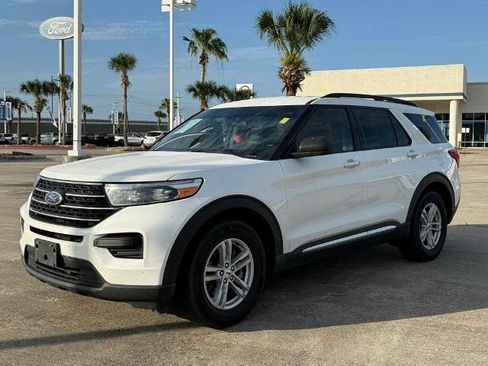 Certified 2024 Ford Explorer XLT RWD image 1