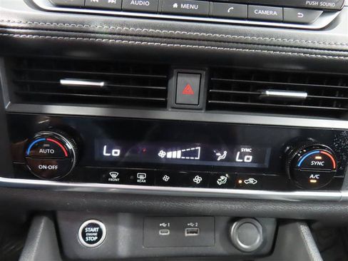 Used 2023 Nissan Rogue SV AWD/4WD image 25