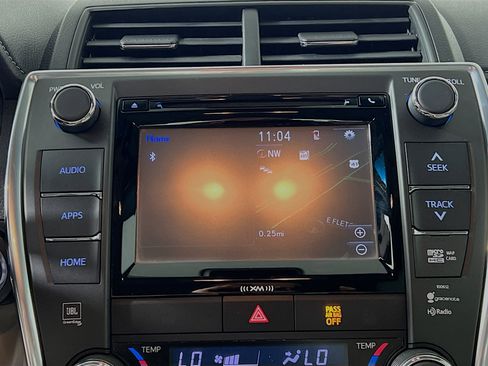 Used 2017 Toyota Camry XLE image 27