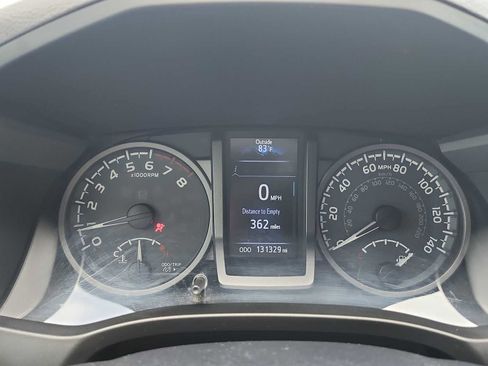 Used 2017 Toyota Tacoma TRD Sport AWD/4WD image 16