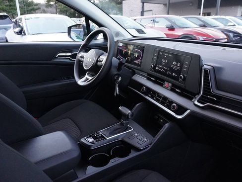 Used 2025 Kia Sportage LX image 26