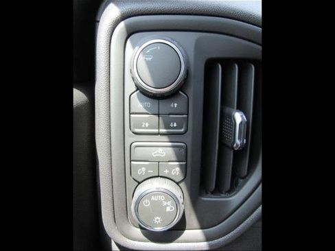 New 2026 Chevrolet Silverado 1500 Custom Trail Boss w/ LPO, Dark Essentials Package AWD/4WD image 15