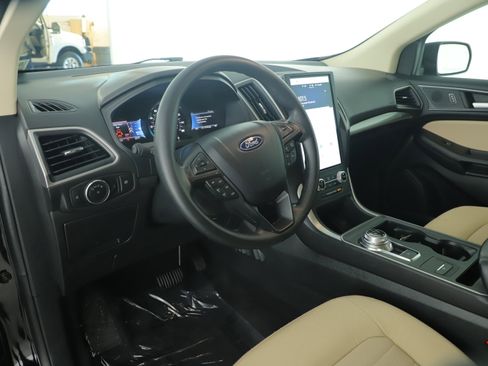Certified 2024 Ford Edge SE image 21