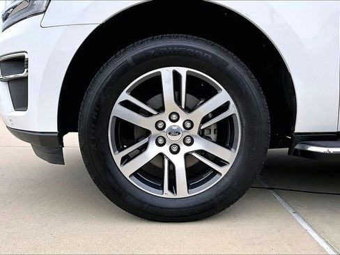 Used 2022 Ford Expedition Limited image 11