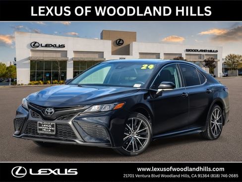 Used 2024 Toyota Camry SE FWD image 1