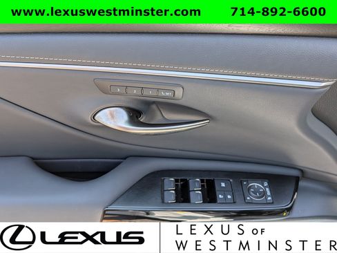 Used 2025 Lexus ES 300h w/ Premium Package FWD image 18
