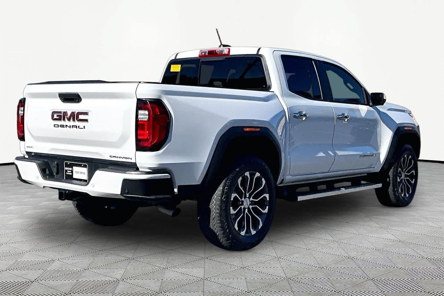 Used 2023 GMC Canyon Denali AWD/4WD image 13