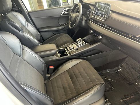 Used 2024 Mitsubishi Outlander SE AWD/4WD image 25