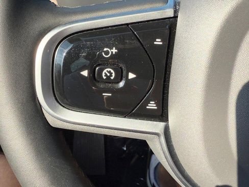 Certified 2025 Volvo XC90 B6 Plus image 18