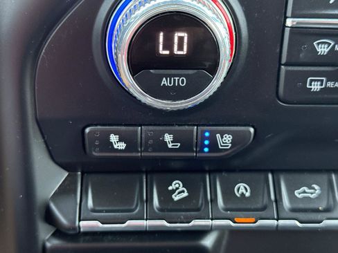 Used 2022 GMC Sierra 1500 AT4 w/ AT4 Preferred Package image 21