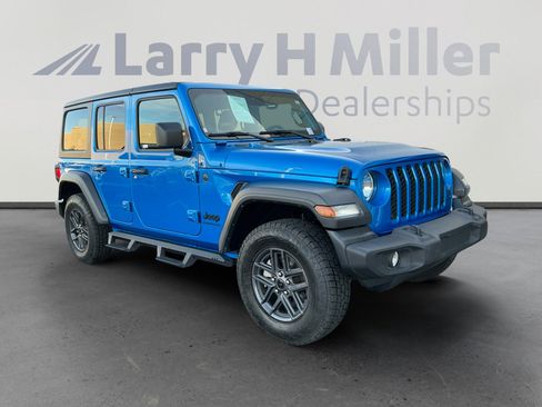 Used 2024 Jeep Wrangler Sport S image 7