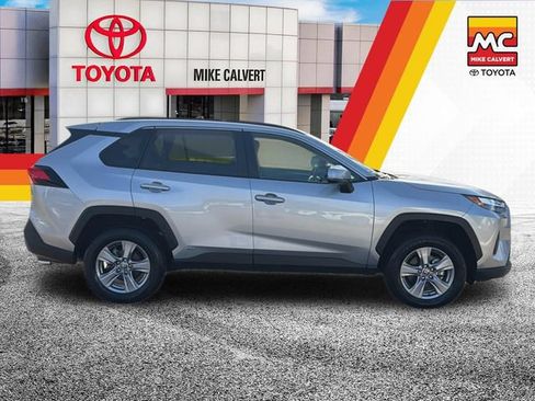 Used 2025 Toyota RAV4 LE AWD/4WD image 6
