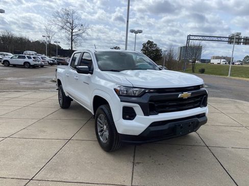 Used 2023 Chevrolet Colorado LT w/ LT Convenience Package image 2