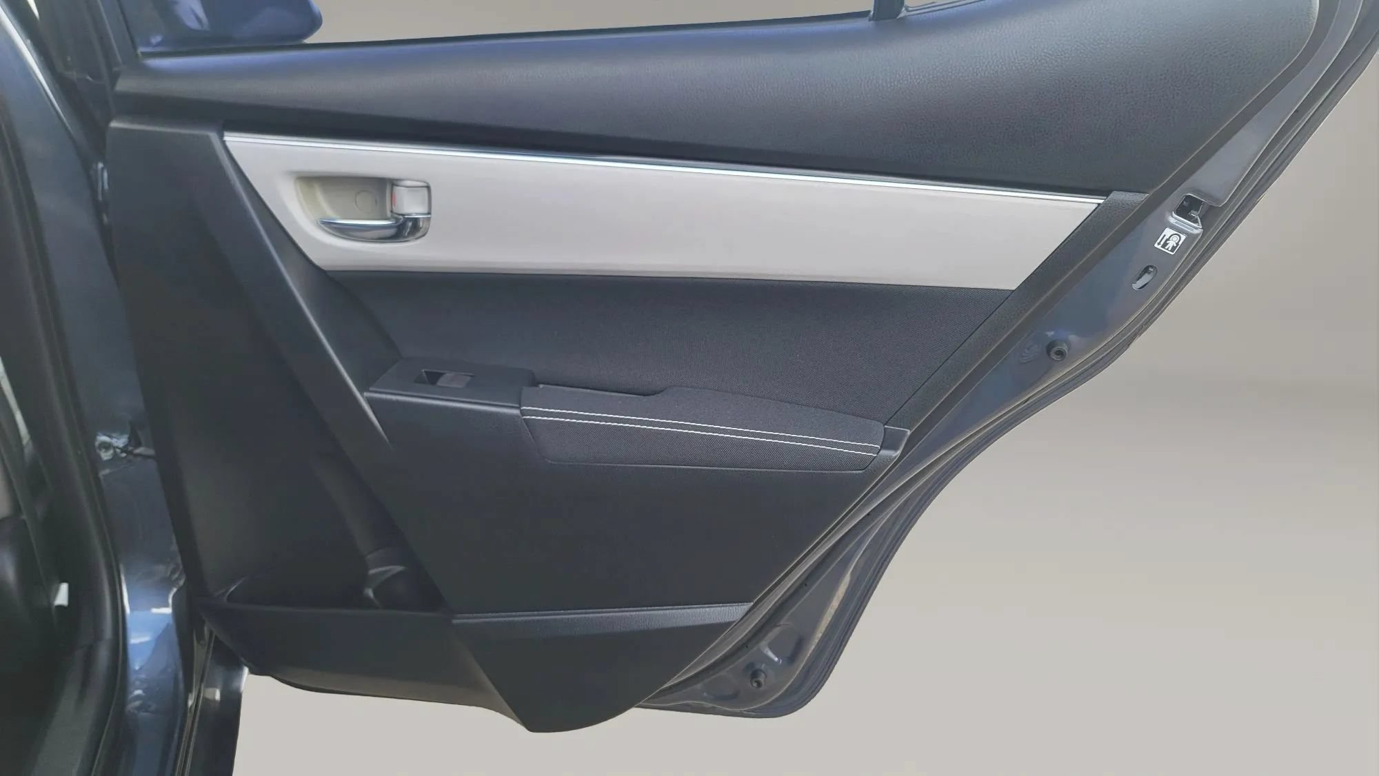 Used 2017 Toyota Corolla LE FWD image 14