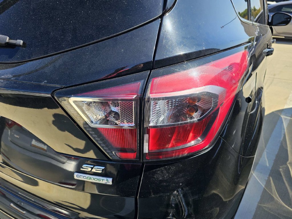 Used 2018 Ford Escape SE w/ SE Sync 3 Package FWD image 17