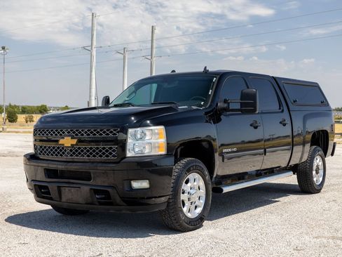 Used 2014 Chevrolet Silverado 2500 LT w/ Z71 Appearance Package AWD/4WD image 3