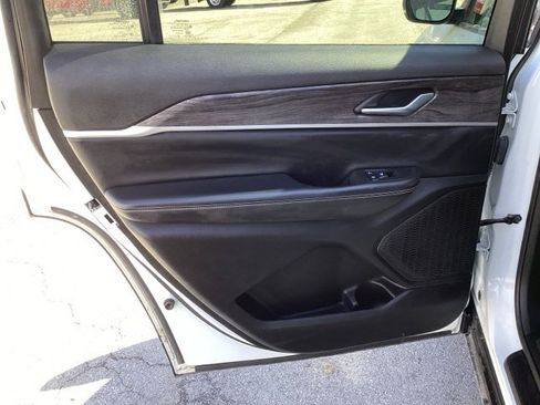 Used 2023 Jeep Grand Cherokee L Limited w/ Black Appearance Package image 14