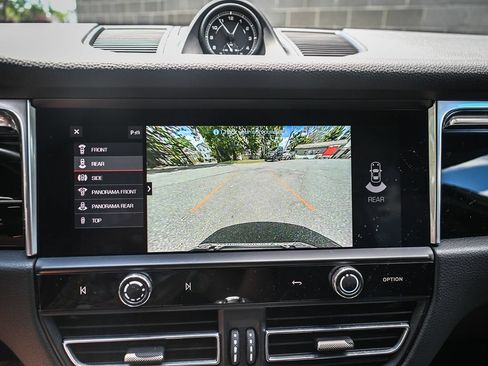 Used 2023 Porsche Macan AWD/4WD image 10