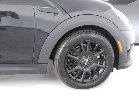 Used 2023 MINI Cooper 2-Door Hardtop w/ Signature Upholstery Package image 22