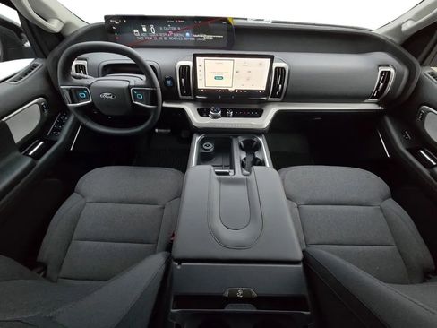 New 2025 Ford Expedition Active image 10