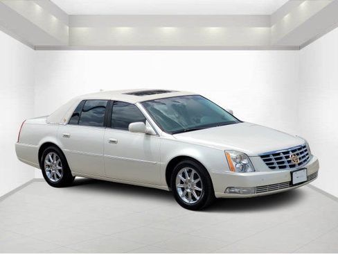 Used 2010 Cadillac DTS Luxury FWD image 1